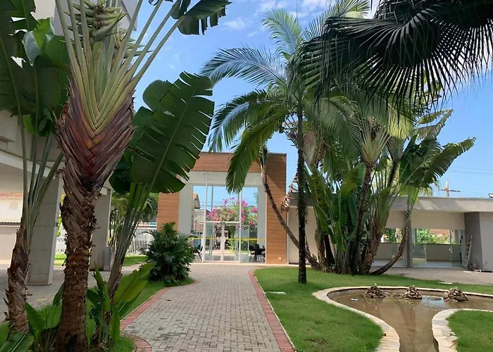 Apto 2 quartos a 350 metros da praia, churrasqueira na varanda, wi-fi, piscina, garagem coberta, telas de proteção, quadra beach tênis