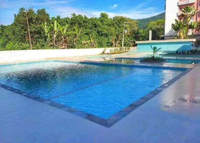 Apto 2 quartos a 350 metros da praia, churrasqueira na varanda, wi-fi, piscina, garagem coberta, telas de proteção, quadra beach tênis